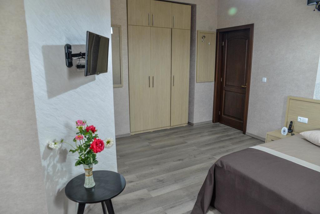 Pensiunea Luminita Târgu Jiu Exteriör bild